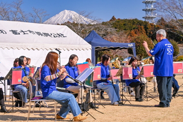 �Ő��L��Łu�ϔ~�R���T�[�g�v���s���ē��킢��������