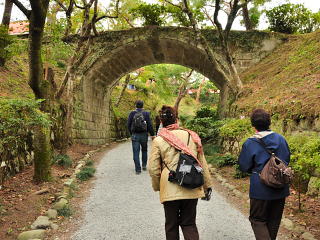 伊豆石のアーチ式陸橋