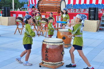 鮫島太鼓の演奏
