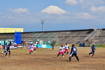 富士山を背にしたフィールドでプレイ