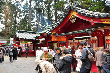 初詣客で賑わう箱根神社境内