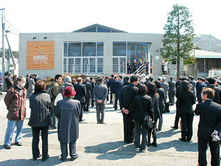 ミュージアム前で行われた記念式典