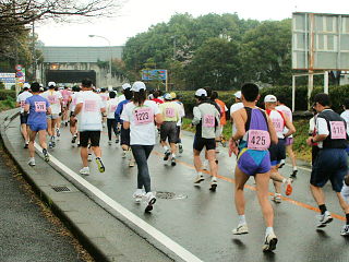 日本平山頂を目指す一般ランナー