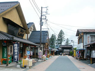 京口御門手前の土産物店