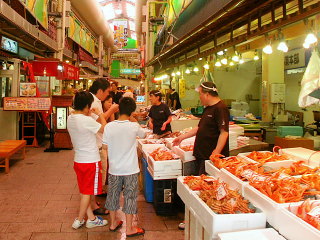 近江町市場 (写真クリックで公式サイト)