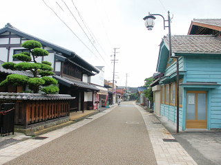 旧東海道の面影が残る町並み