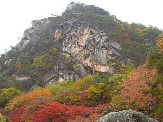 覚円峰以外にも変わった岩が多い