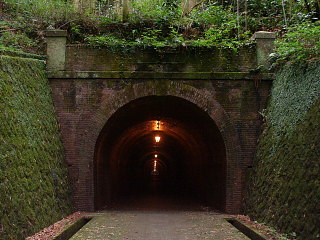 峠にある「明治のトンネル」