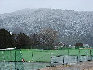 雪化粧した岩本山