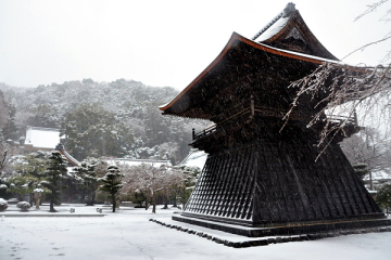 実相寺の雪景色
